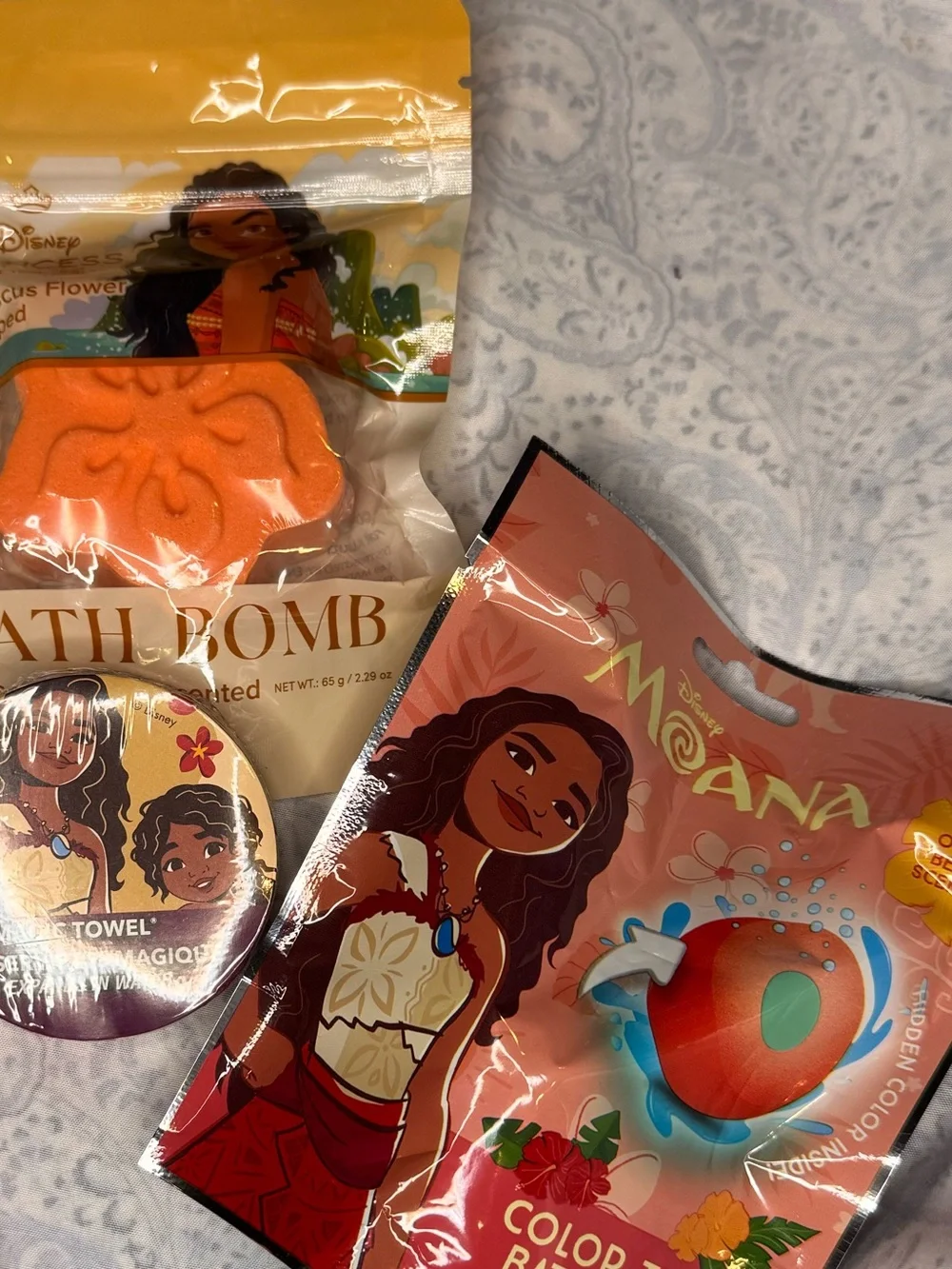 Disney Moana Bath Set — 2 bath bombs, bubble bath & magic expanding washcloth